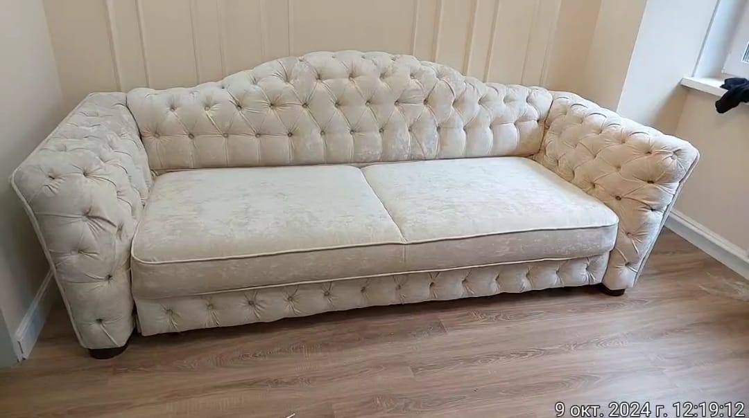 Обивка дивана. Белый