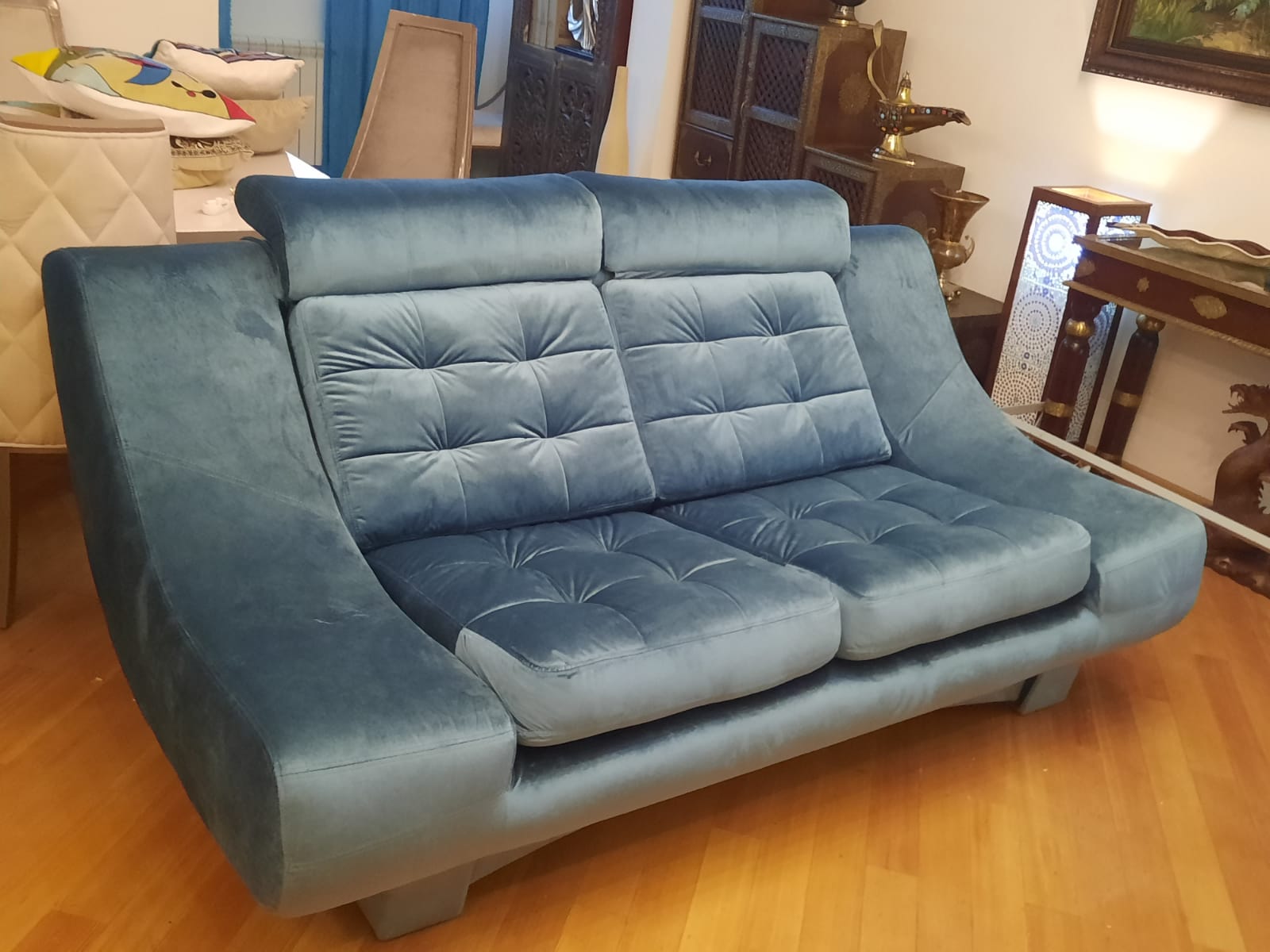 Обивка дивана на дому. Белый