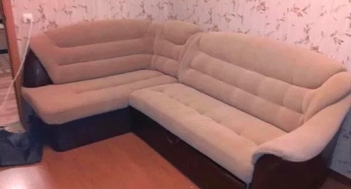 Перетяжка углового дивана. Белый